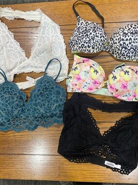 Women’s Floral & Lace Bra Set - Victoria Secret PINK 34b. All same size